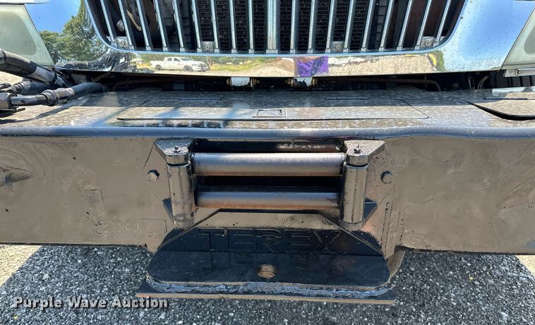 image for item KW9203 2006 International 4300  digger derrick truck