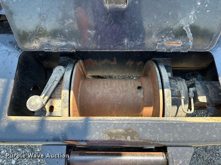 image for item KW9203 2006 International 4300  digger derrick truck