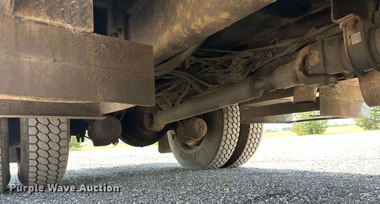 image for item KW9203 2006 International 4300  digger derrick truck