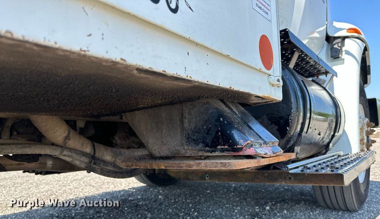 image for item KW9203 2006 International 4300  digger derrick truck