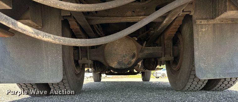 image for item KW9203 2006 International 4300  digger derrick truck