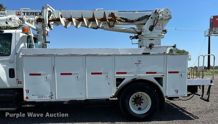 image for item KW9203 2006 International 4300  digger derrick truck