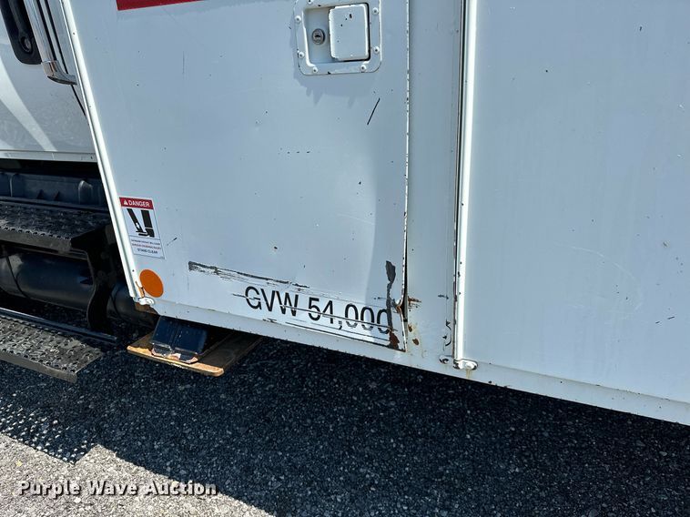 image for item KW9203 2006 International 4300  digger derrick truck