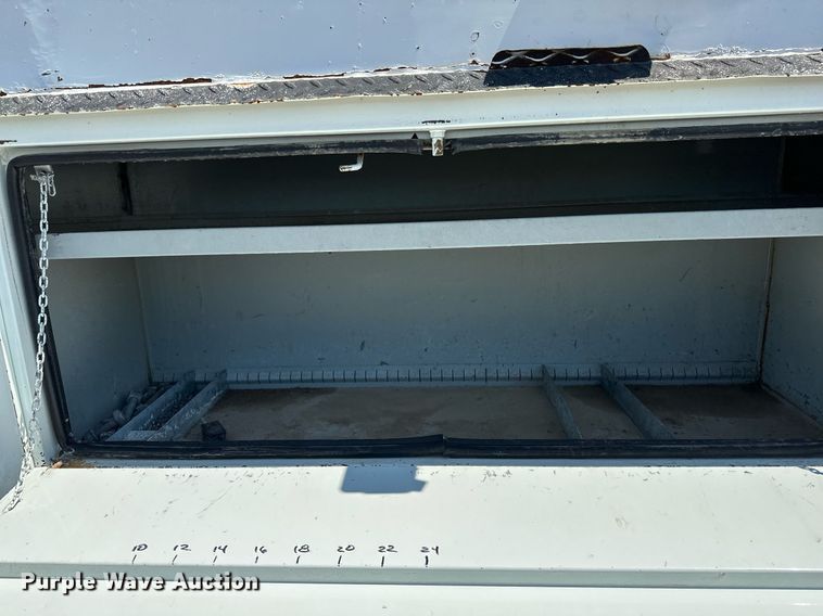 image for item KW9203 2006 International 4300  digger derrick truck