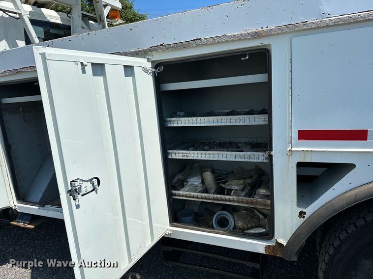 image for item KW9203 2006 International 4300  digger derrick truck