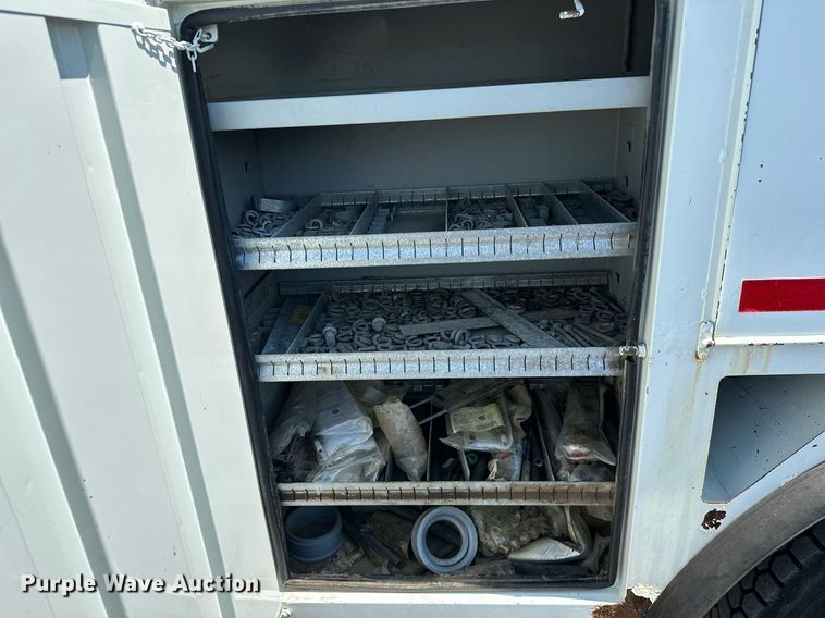 image for item KW9203 2006 International 4300  digger derrick truck