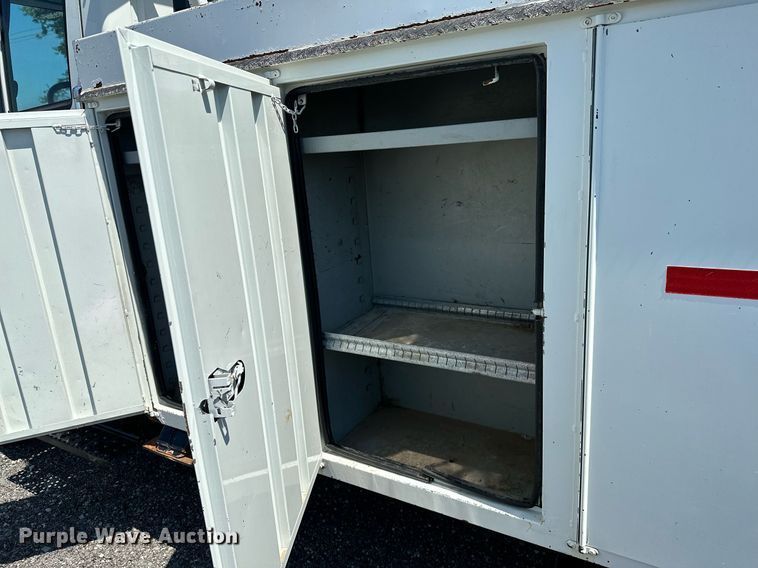 image for item KW9203 2006 International 4300  digger derrick truck