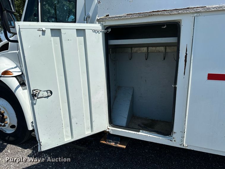 image for item KW9203 2006 International 4300  digger derrick truck