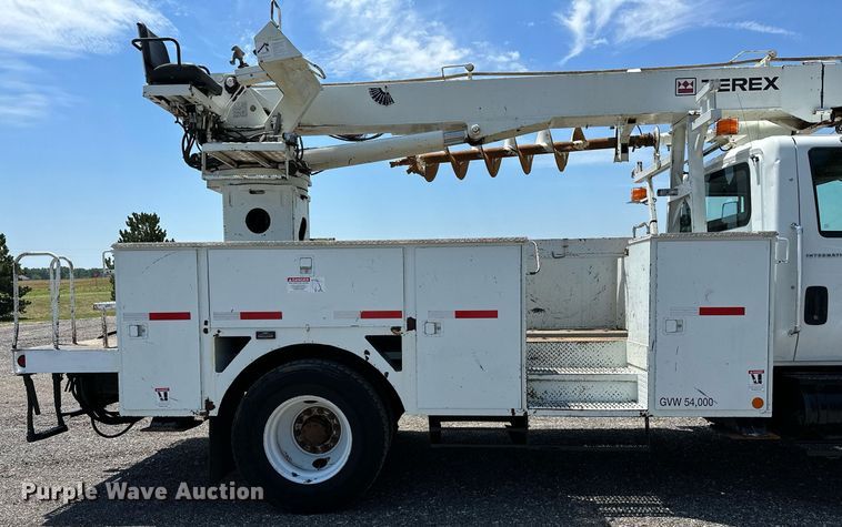 image for item KW9203 2006 International 4300  digger derrick truck