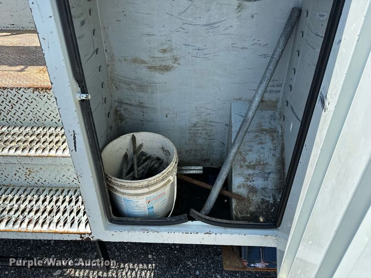 image for item KW9203 2006 International 4300  digger derrick truck