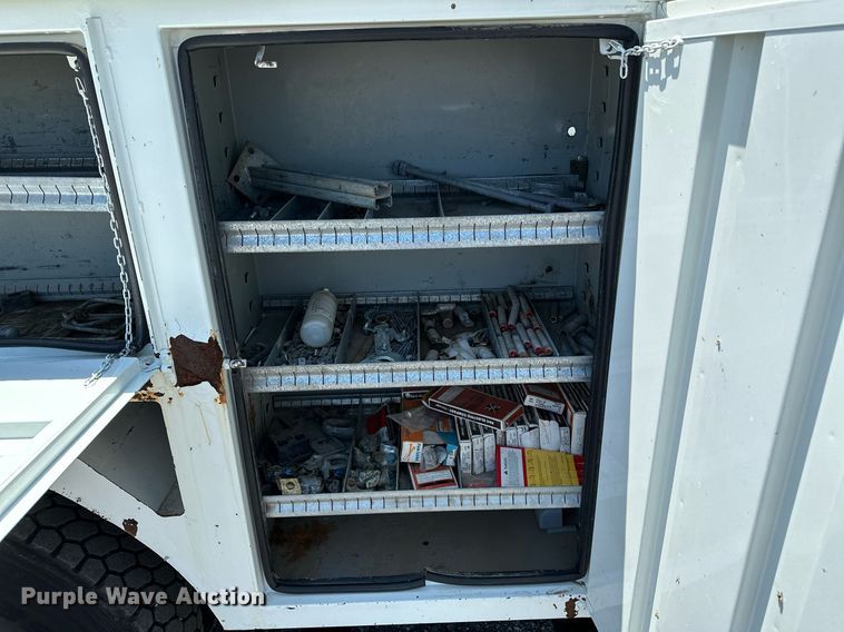 image for item KW9203 2006 International 4300  digger derrick truck