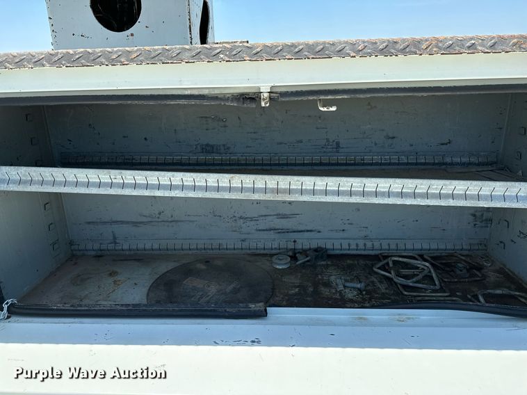 image for item KW9203 2006 International 4300  digger derrick truck