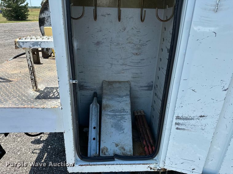 image for item KW9203 2006 International 4300  digger derrick truck