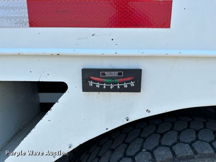 image for item KW9203 2006 International 4300  digger derrick truck