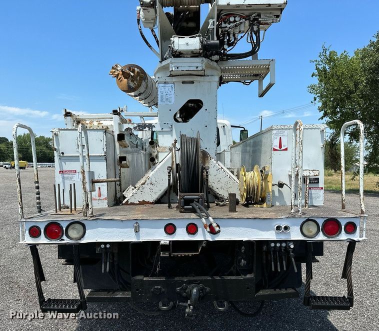 image for item KW9203 2006 International 4300  digger derrick truck