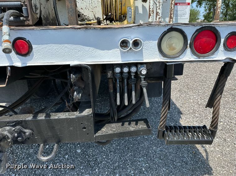 image for item KW9203 2006 International 4300  digger derrick truck