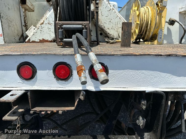 image for item KW9203 2006 International 4300  digger derrick truck