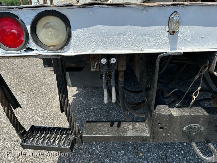 image for item KW9203 2006 International 4300  digger derrick truck