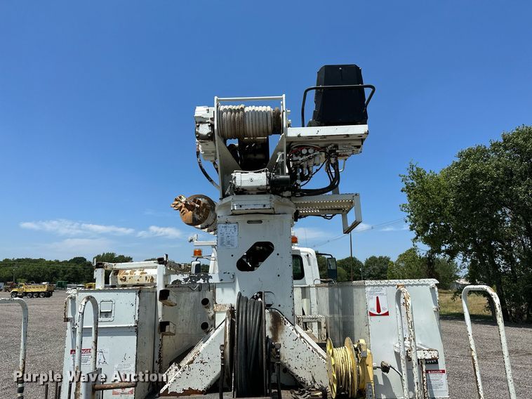 image for item KW9203 2006 International 4300  digger derrick truck