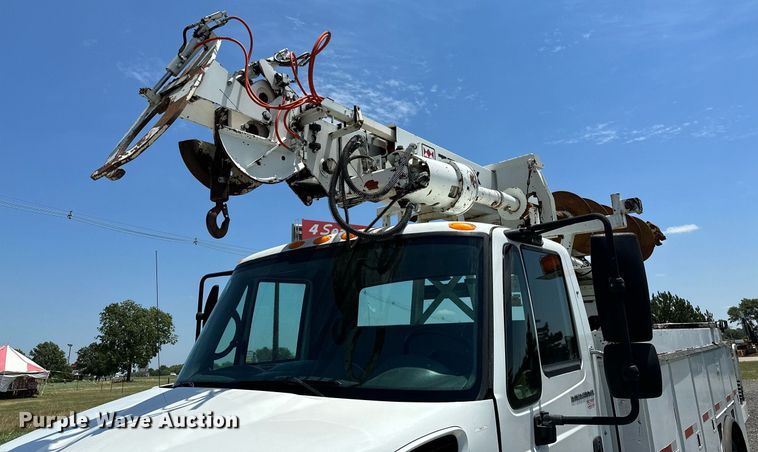 image for item KW9203 2006 International 4300  digger derrick truck