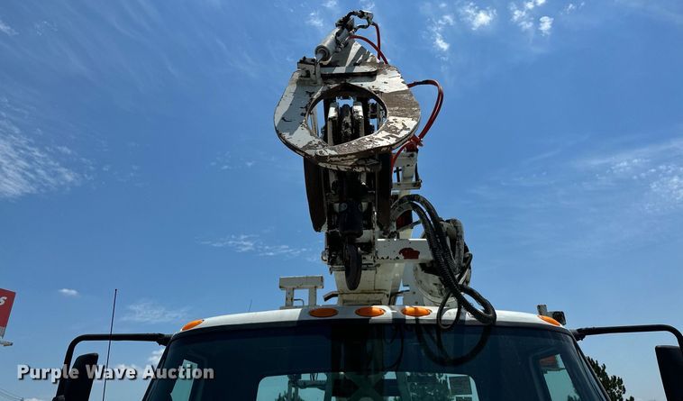 image for item KW9203 2006 International 4300  digger derrick truck