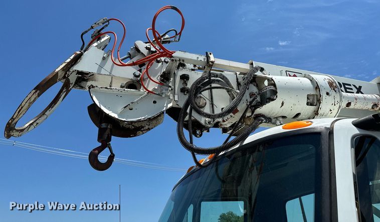 image for item KW9203 2006 International 4300  digger derrick truck