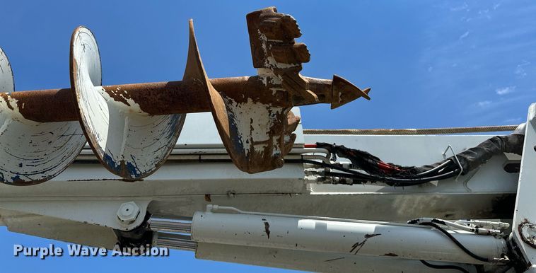 image for item KW9203 2006 International 4300  digger derrick truck