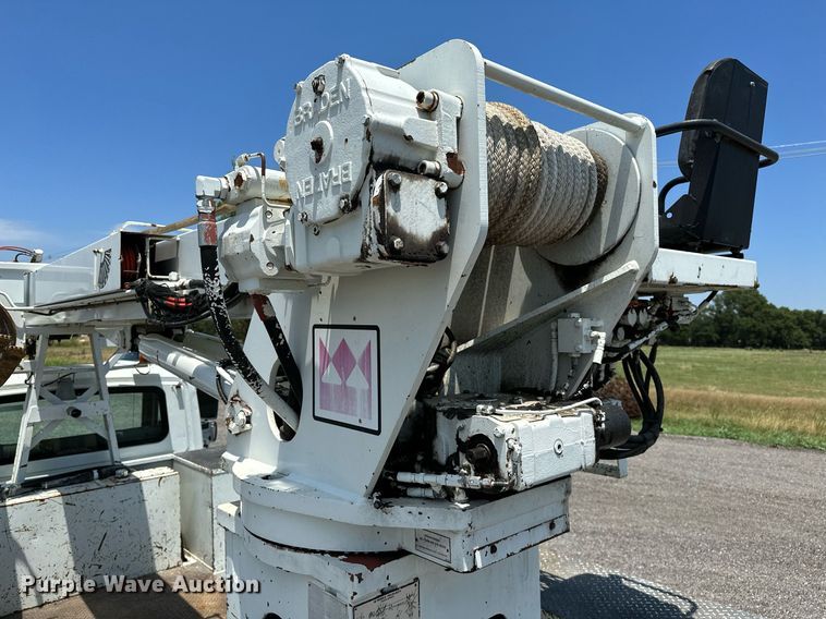 image for item KW9203 2006 International 4300  digger derrick truck