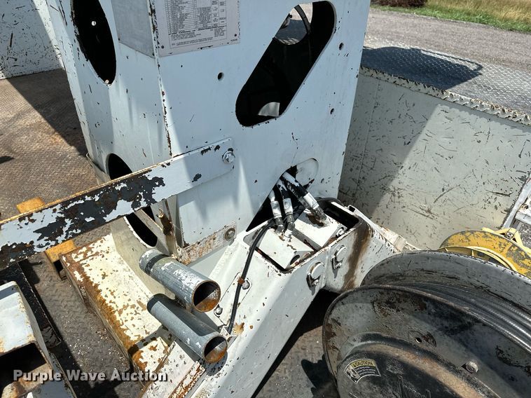 image for item KW9203 2006 International 4300  digger derrick truck