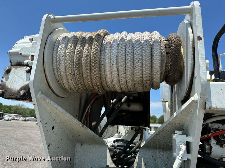 image for item KW9203 2006 International 4300  digger derrick truck