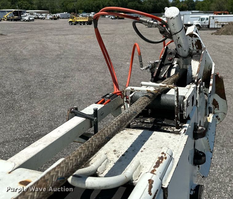 image for item KW9203 2006 International 4300  digger derrick truck