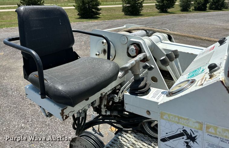 image for item KW9203 2006 International 4300  digger derrick truck