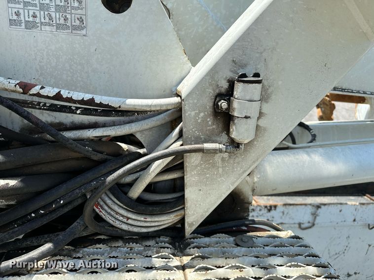 image for item KW9203 2006 International 4300  digger derrick truck