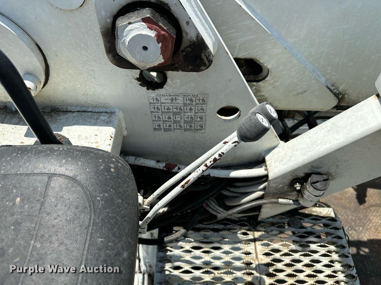 image for item KW9203 2006 International 4300  digger derrick truck