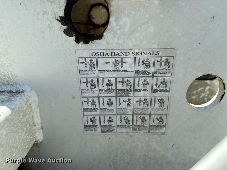 image for item KW9203 2006 International 4300  digger derrick truck