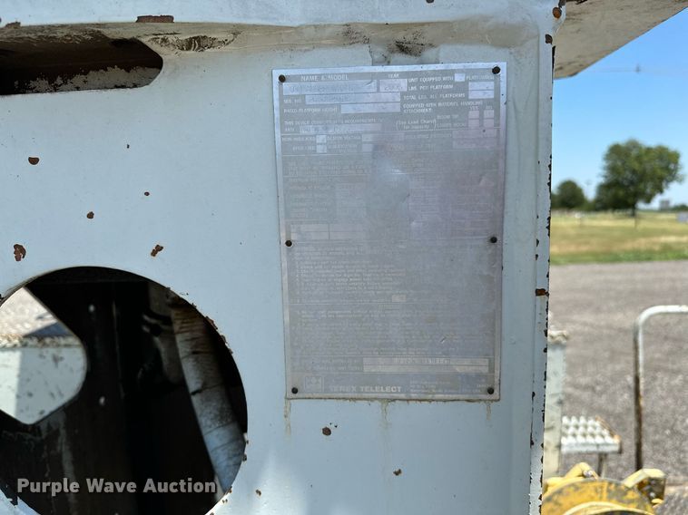 image for item KW9203 2006 International 4300  digger derrick truck