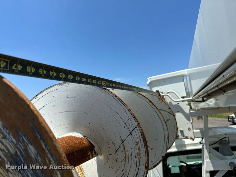 image for item KW9203 2006 International 4300  digger derrick truck