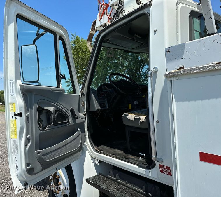 image for item KW9203 2006 International 4300  digger derrick truck