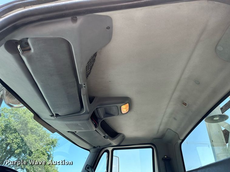 image for item KW9203 2006 International 4300  digger derrick truck