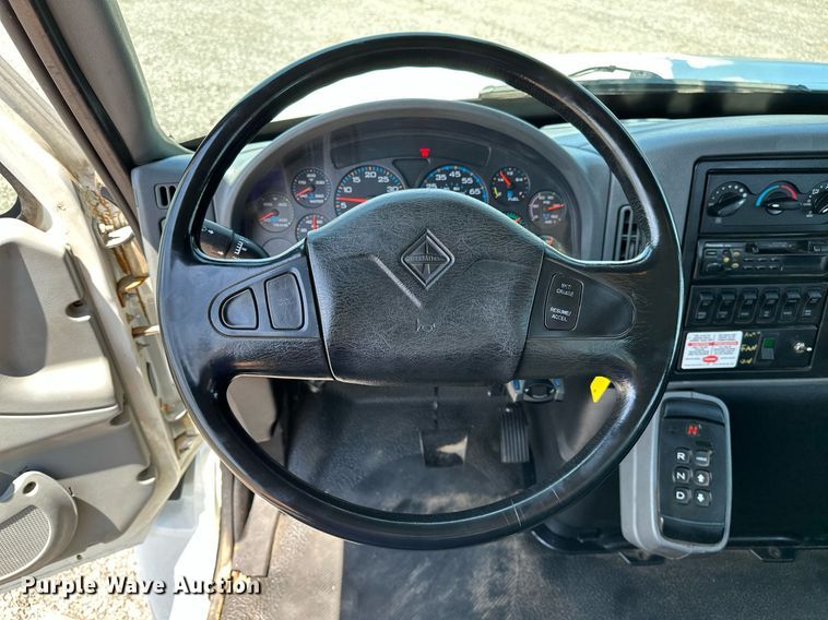 image for item KW9203 2006 International 4300  digger derrick truck