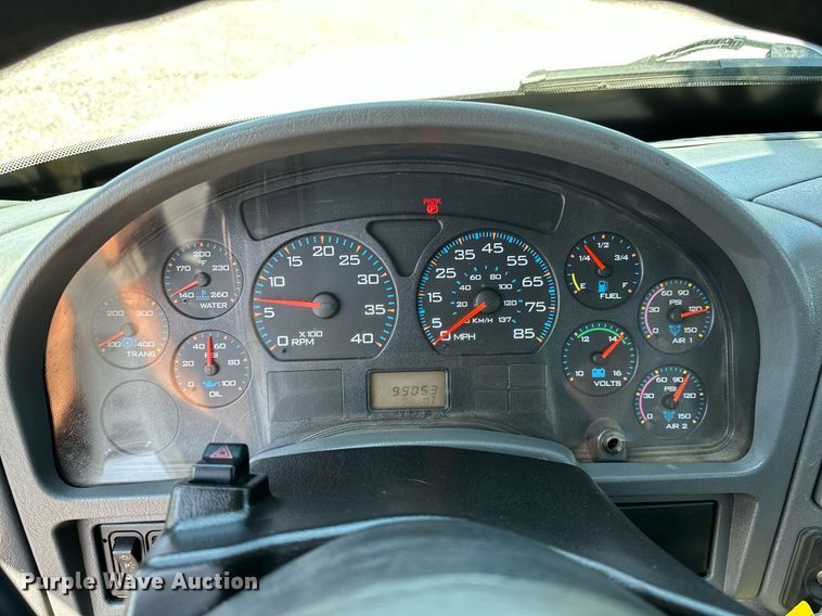 image for item KW9203 2006 International 4300  digger derrick truck