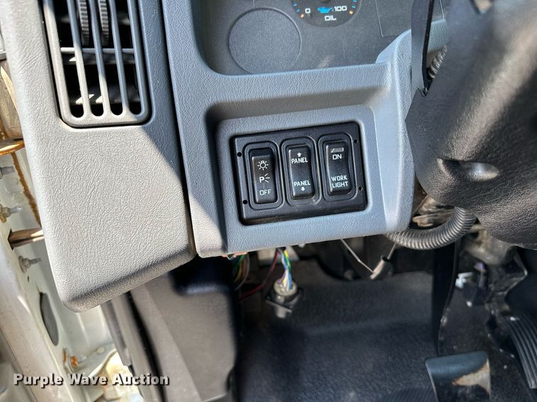 image for item KW9203 2006 International 4300  digger derrick truck