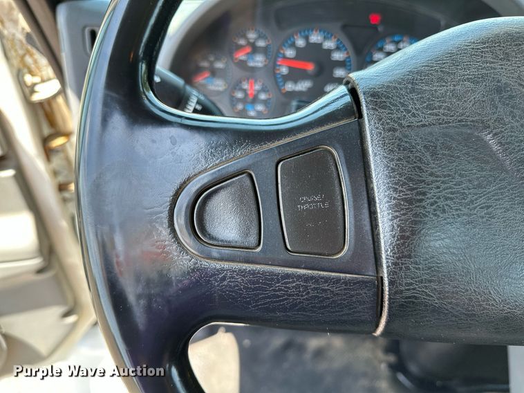 image for item KW9203 2006 International 4300  digger derrick truck