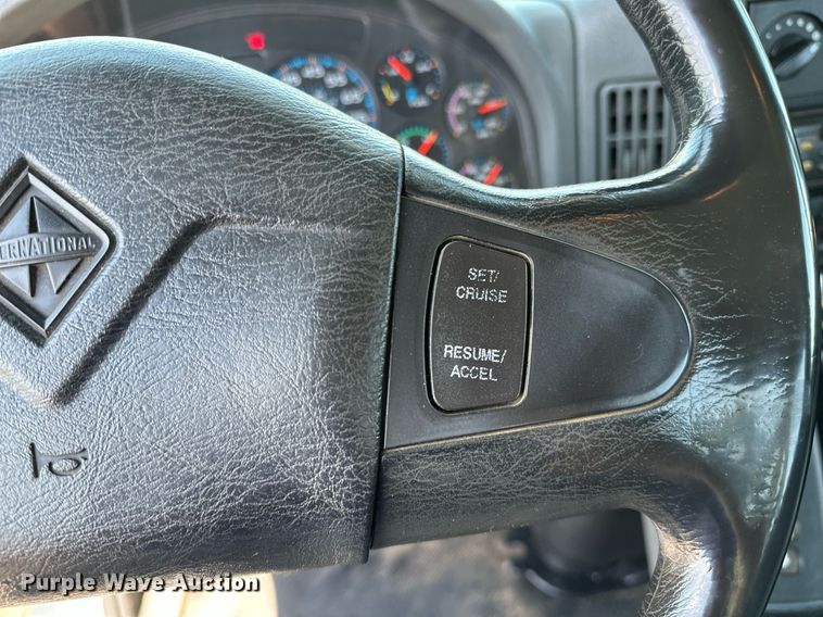 image for item KW9203 2006 International 4300  digger derrick truck