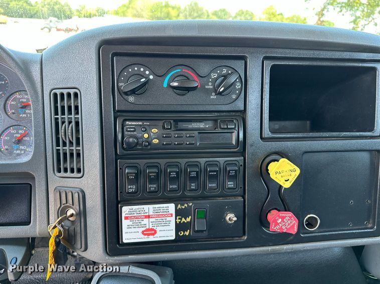 image for item KW9203 2006 International 4300  digger derrick truck