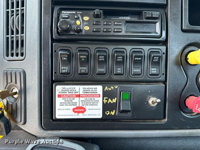 image for item KW9203 2006 International 4300  digger derrick truck