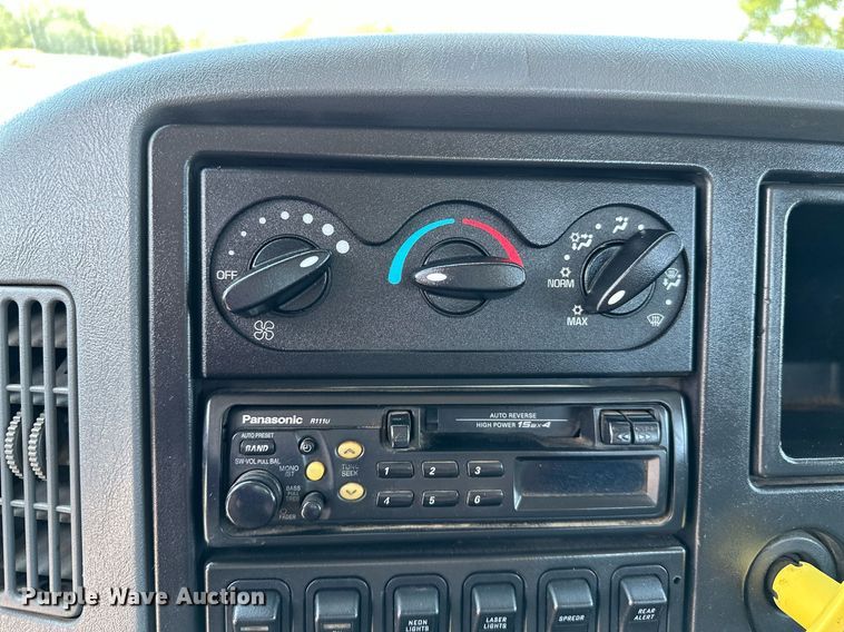 image for item KW9203 2006 International 4300  digger derrick truck