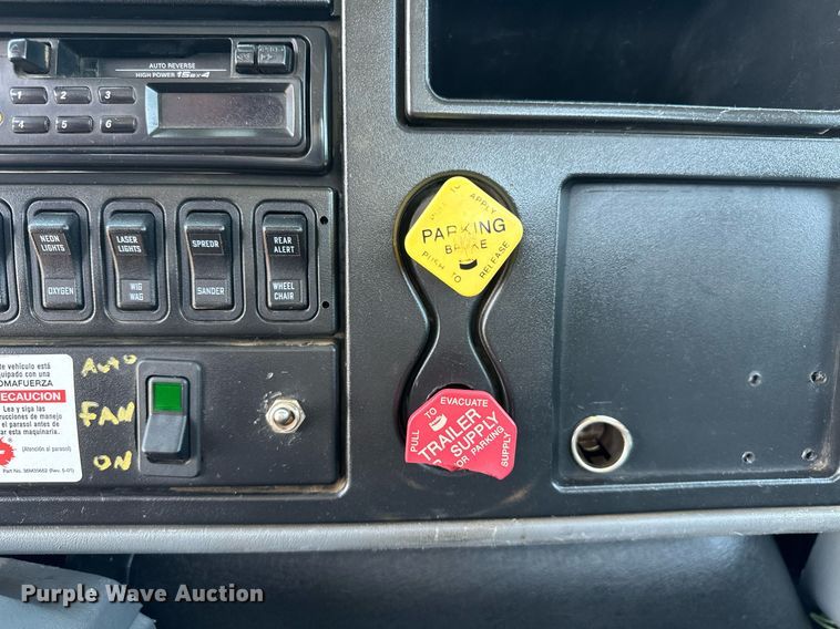 image for item KW9203 2006 International 4300  digger derrick truck