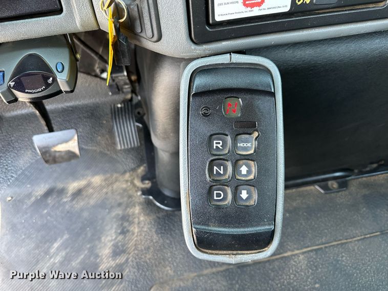 image for item KW9203 2006 International 4300  digger derrick truck