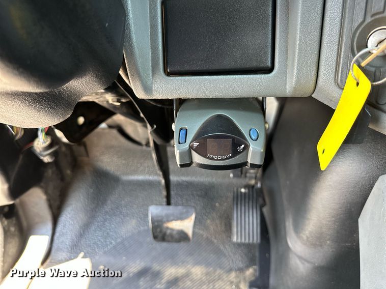 image for item KW9203 2006 International 4300  digger derrick truck